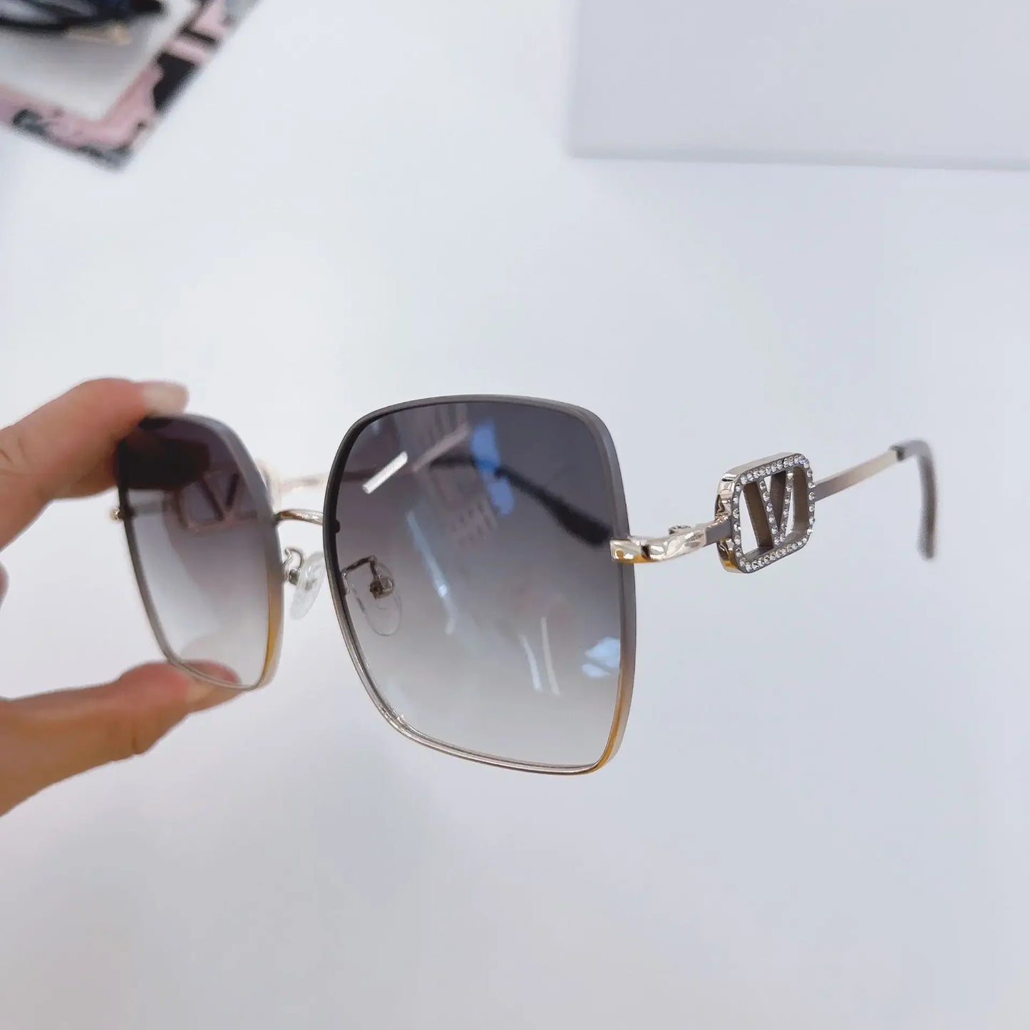New Fashion Metal Frame Square  Sunglasses for Women Oversized Anti-ultraviolet Polarized Sun Glasses Women's High-end Gafas