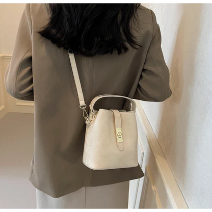 Retro small bag women 2024 new autumn/winter messenger bag fashion HOT portable bucket bag