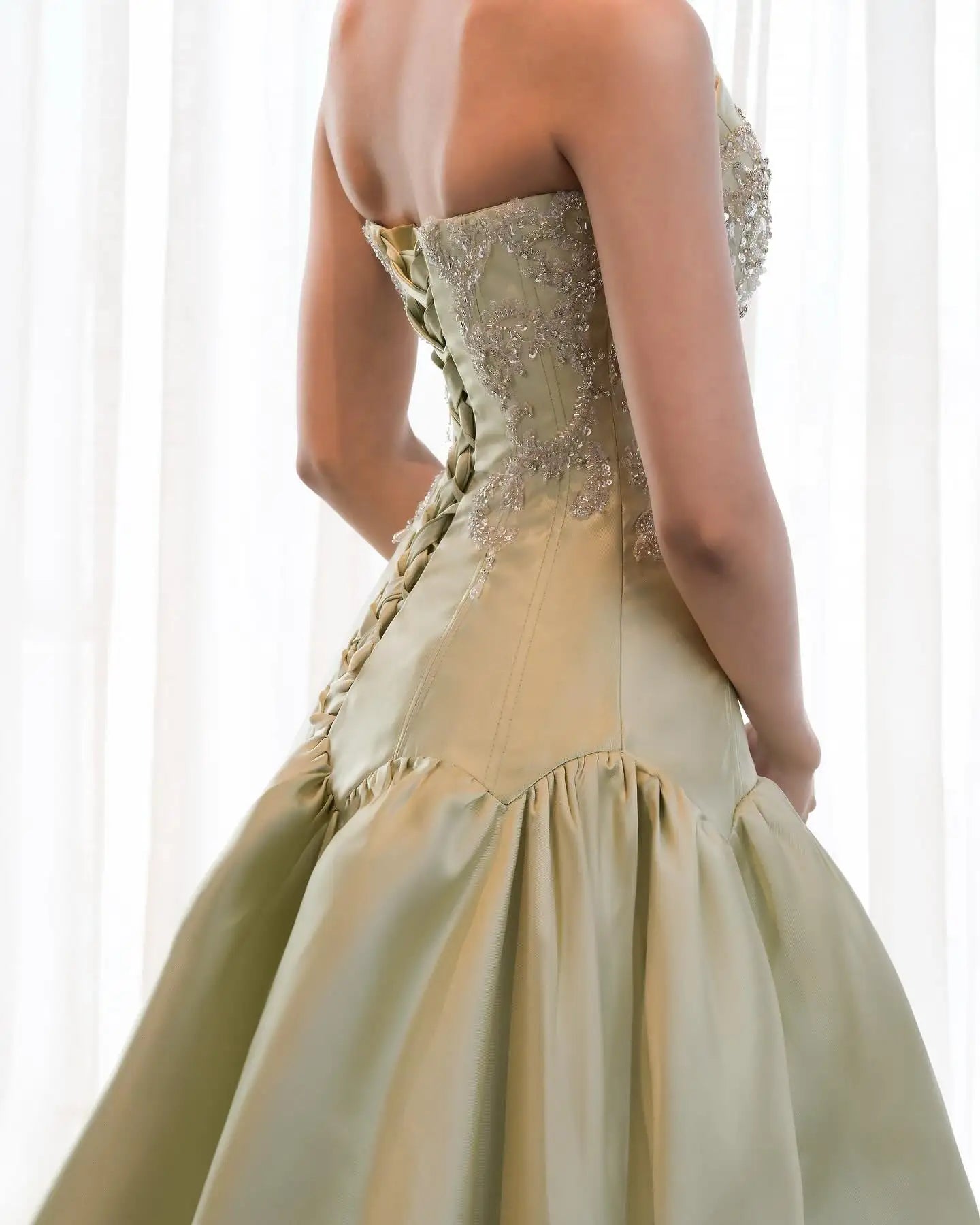Customized 2026 Elegant Champagne Gold Strapless Prom Dresses Beaded Corset Satin Ball Gown Formal Evening Gowns Vestidos