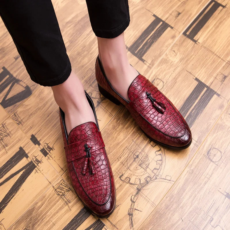 New pointed Business shoes Comfortable soft Leather footwear Men Outdoor non slip Loafers  Moccasins Casual light Flats Zapatos