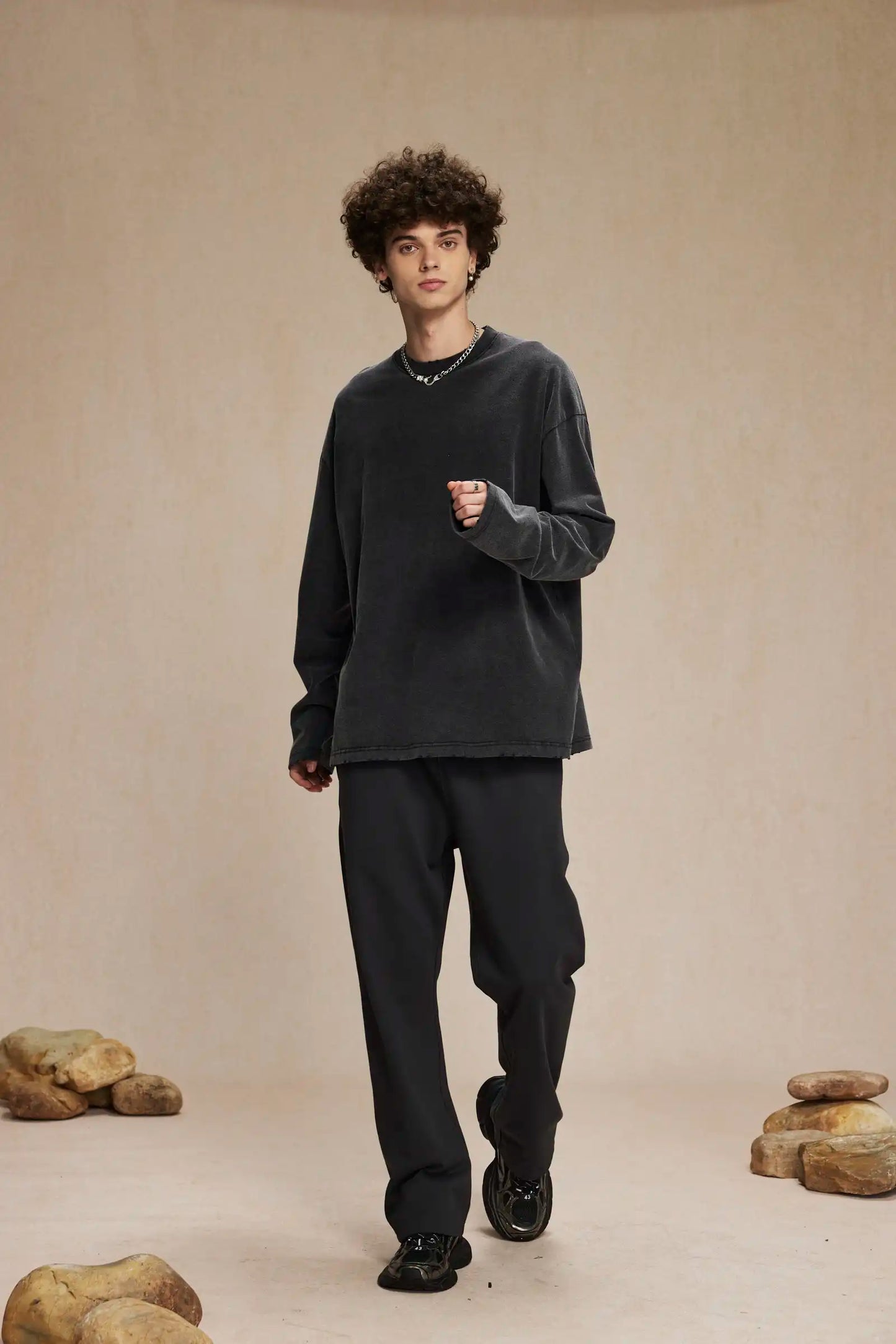 Long-sleeved t-shirt with bottom color