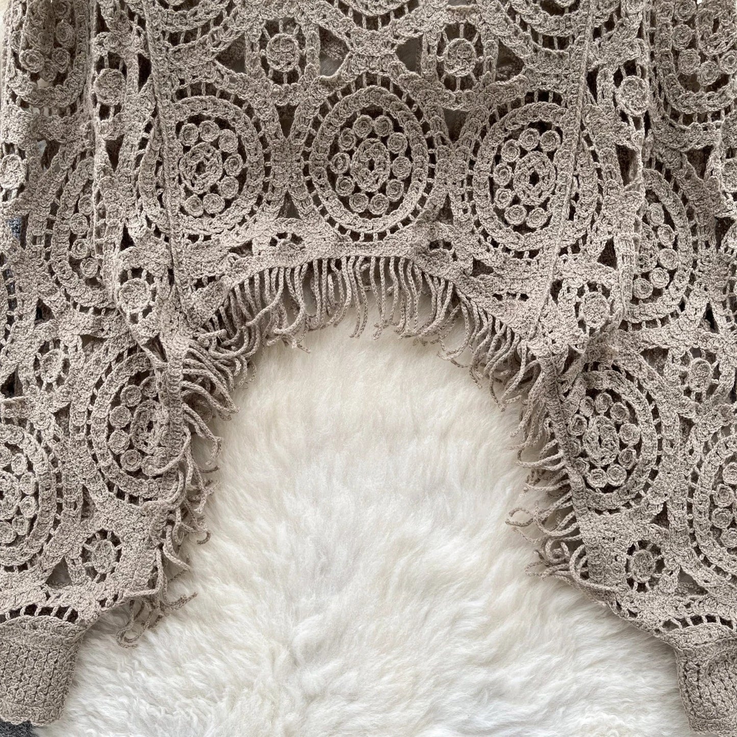 Autumn Casual Loose Knitting Top O Neck Hook Flower Hollow Long Sleeved Tassel Design Fashion French Vintage Blouse