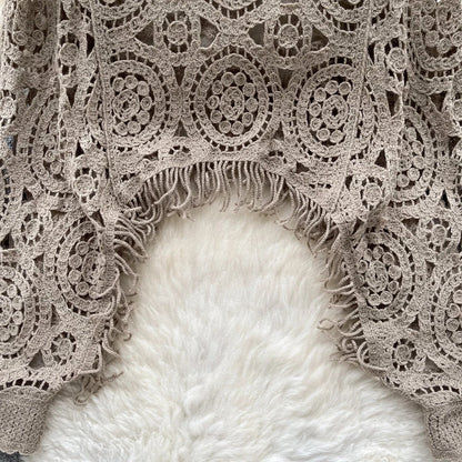Autumn Casual Loose Knitting Top O Neck Hook Flower Hollow Long Sleeved Tassel Design Fashion French Vintage Blouse