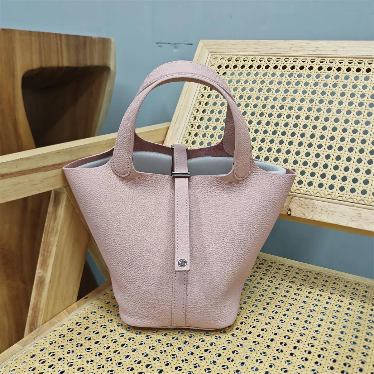 Top Layer Cowhide Leather Handbag European Sle Buet Bag Fre Vegetable Basket Ladies Handbag Soft Handle Casual Faion