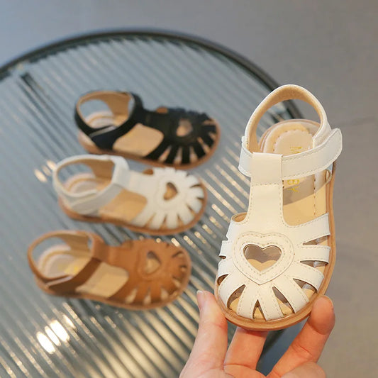 2026Sandals for Baby Girls Summer Cut-Outs Heart-shaped Lolita Princess Shoes Fashion Children's beach Sandals Kids Garden Shoes
