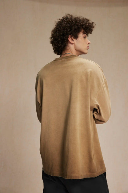 Long-sleeved t-shirt with bottom color
