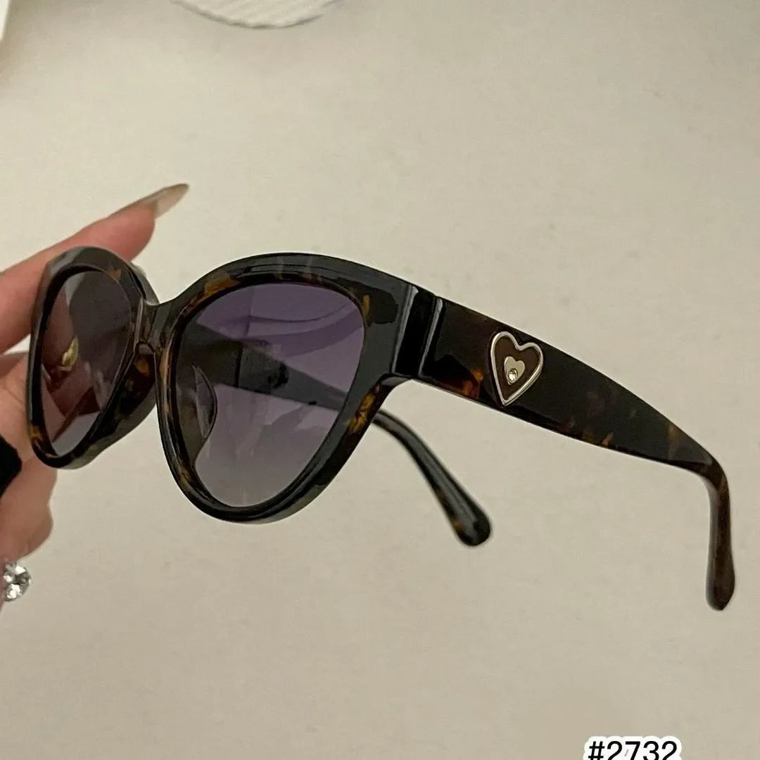 Retro TR Polarized Cat Eye Sunglasses for Women Heart Shape Metal Hinge Decoration Shades UV400 Protective Fashion Sun Glasses