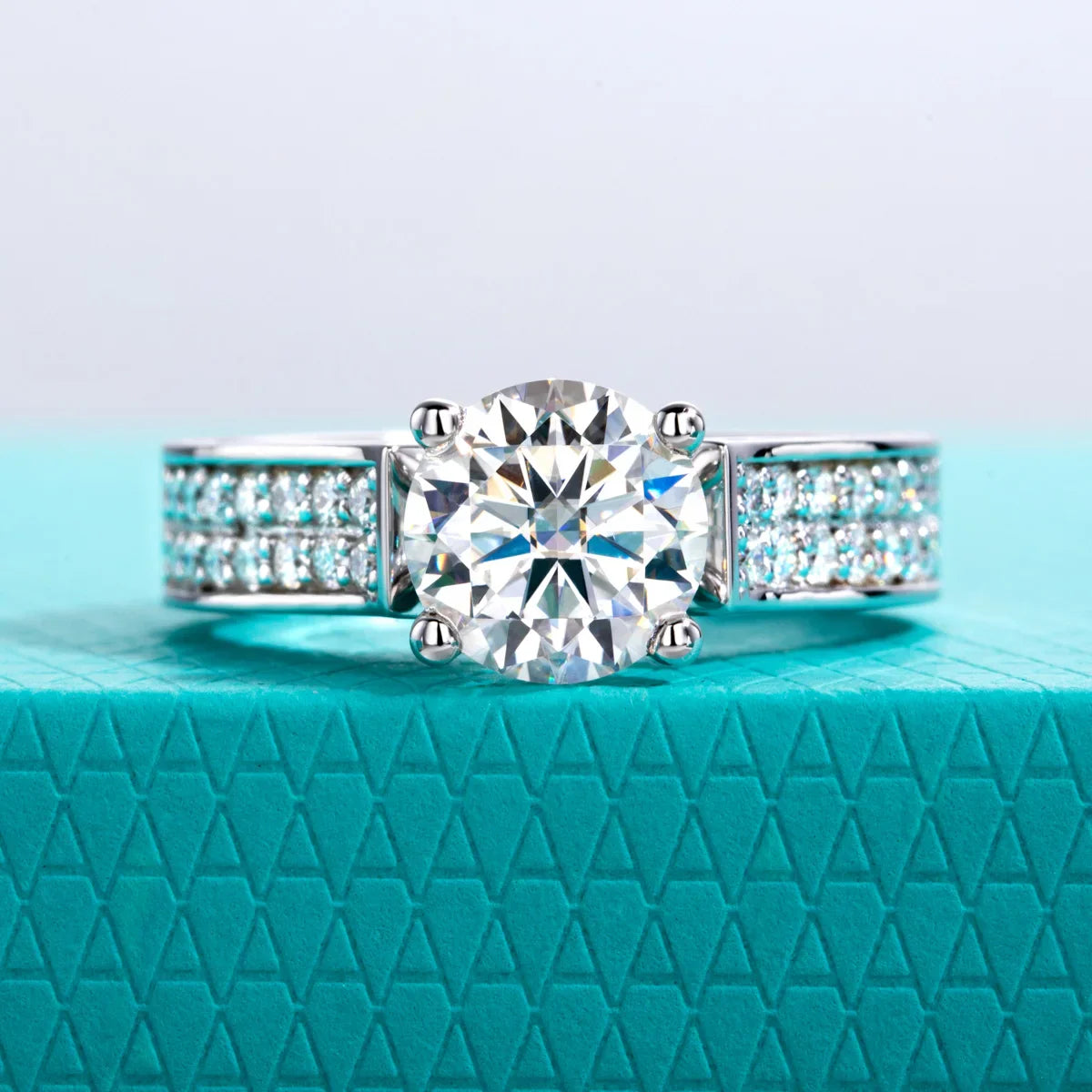 2ct Moissanite Engagement Ring for Women 925 Sterling Silver 18k Gold Plated D Color Luxurious Wedding Band Ring