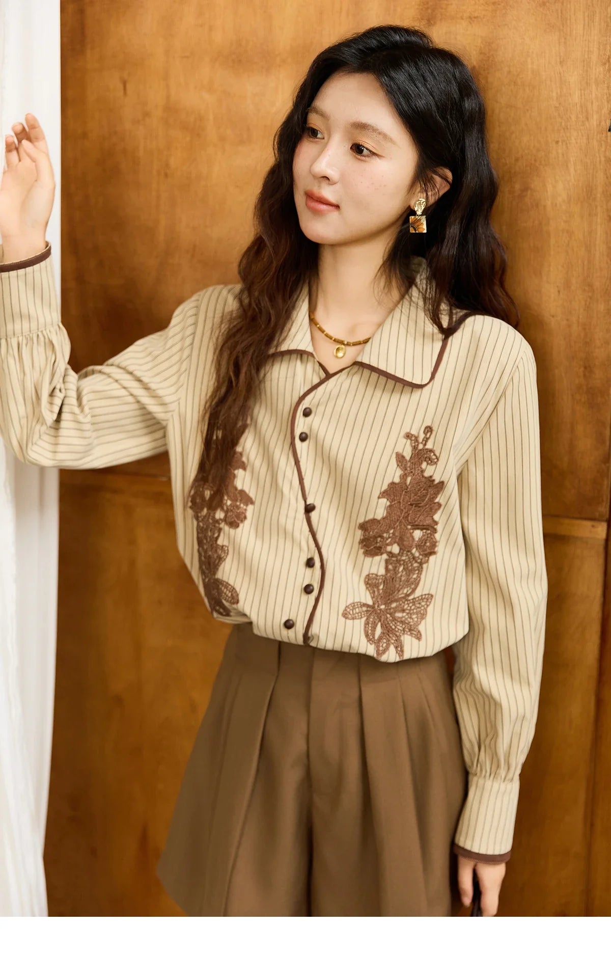 Khaki Brushed Striped Shirt 2025 Autumn Vintage Lace Embroidered Long Sleeved Shirts Asymmetric Placket Top MXE45C2402