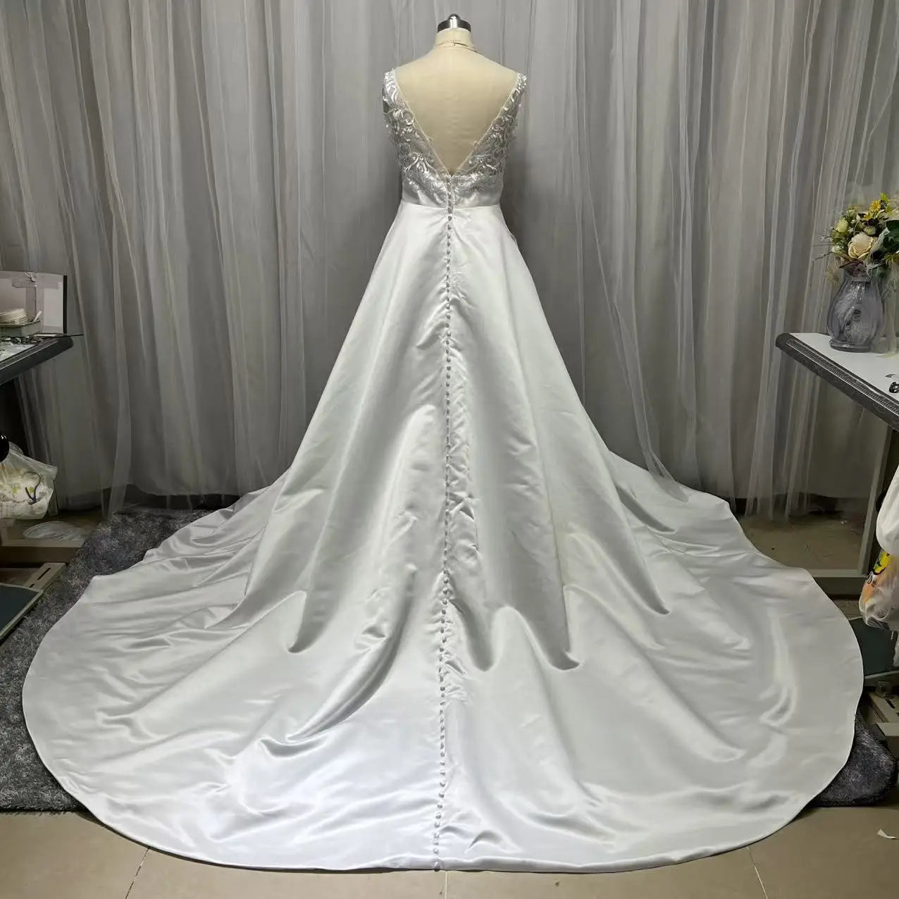 Customized Princess Wedding Dress A-Line Deep V Neck Lace Appliques Bride Dresses Satin Fabric Boho Cheap Dubai Wedding Gowns