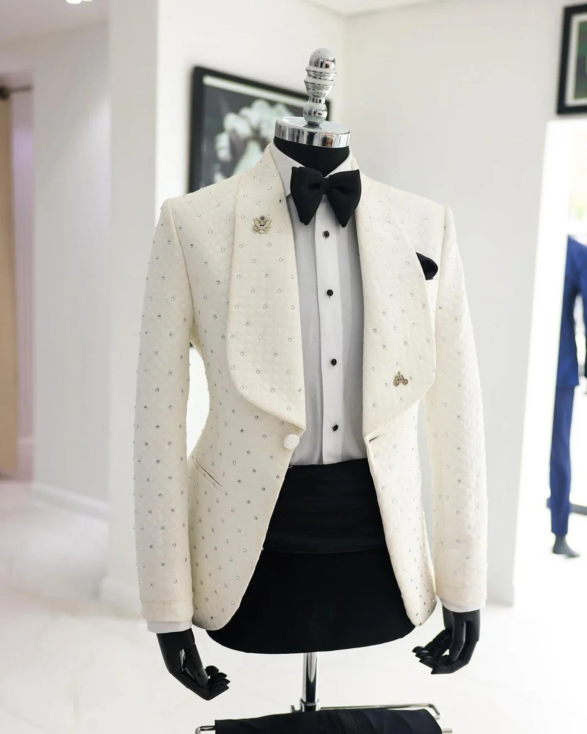 Men's Suit 2 Pieces White Blazer Black Pants One Button Wide Lapel Business Beads Formal Work Wear Wedding Groom Costume Homme