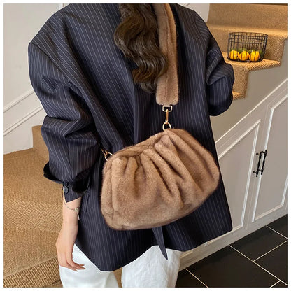 New Womens Shoulder Bag Fluffy Crossbody Bag Vintage Faux Fur Cloud Purse for Autumn Winter Commuting Simplified Storage Bags