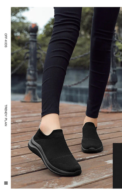 Men Shoes Sneakers Breathable Mesh Slip on Running Shoes Outdoor Non-Slip Couple Jogging Training Hiking Sports Shoes