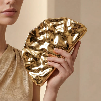 Women's shimmering metallic texture evening bag luxurious gold acrylic scallop clutch suitable for parties banquets