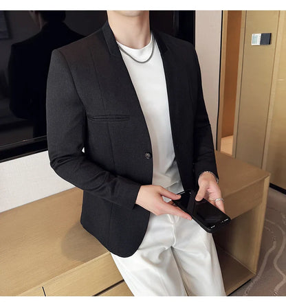 The new Chinese-style collarless suit is fashionable, handsome and versatile. It is a solid-color Korean-style fitted and fashio