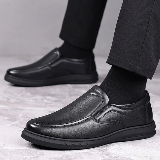 2025 Casual Men's leather Shoes Summer soft soled dad shoe Versatile classic Male shoes Breathable genuine leather loafers Homme
