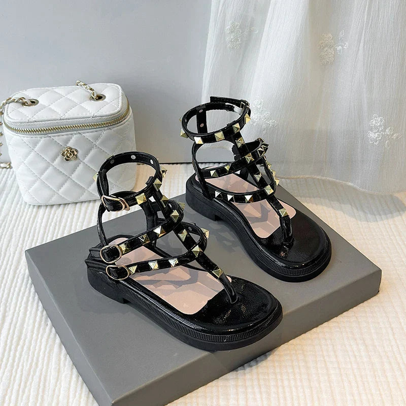 Summer New Kids Sandals Girls Princess Rivet Sandals Soft Children Beach Shoes Fashion Roman Sandals Size 26-36 Versatile