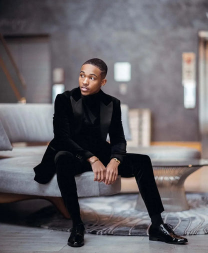 Black Velvet Mens Suits Slim Fit Groomsmen Wedding Tuxedos 2 Pieces Sets Peaked Lapel Blazers Formal Suit With Jacket And Pants