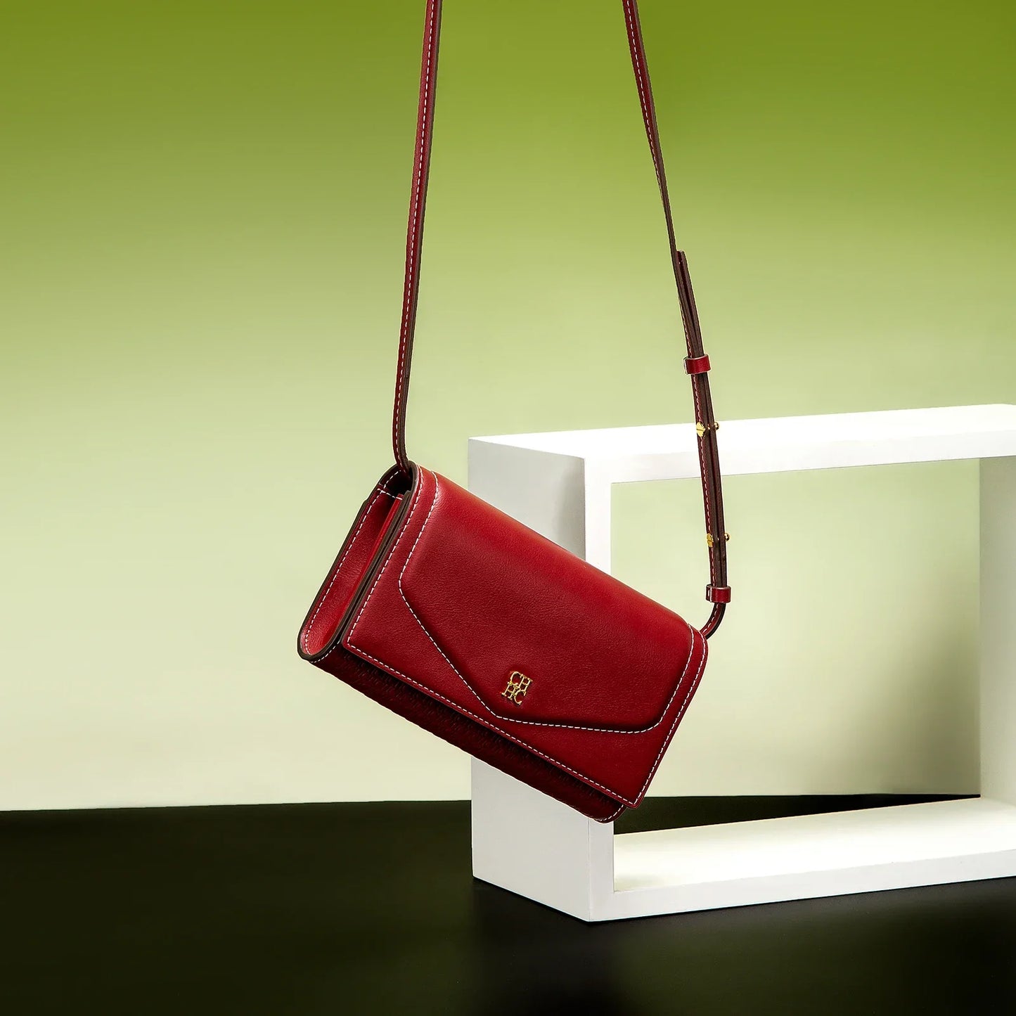 Fashion Simple Ladies Chain Bag Pure Colour Classic 2025 New Women's Small Square Bag Elegant and Versatile