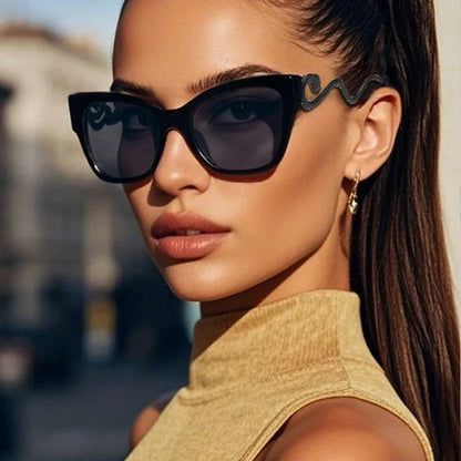 Fashion Large Frame Cat Eye Sunglasses Women Gradient Glasses Punk Color Block Design Sexy Ladies Metal Snake Eyeglasses