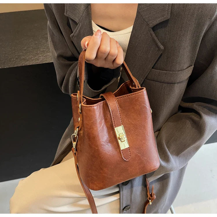 Retro small bag women 2024 new autumn/winter messenger bag fashion HOT portable bucket bag