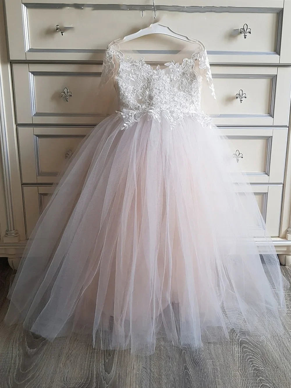 Cute Flower Girl Dresses for Wedding Big Bow Appliques Long Little Pageant Gowns Girls White Tulle First Communion Gowns