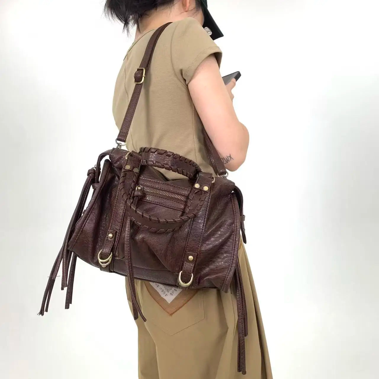 Y2K women's street style personalized rivet made old shoulder bag, retro motorcycle tote bag