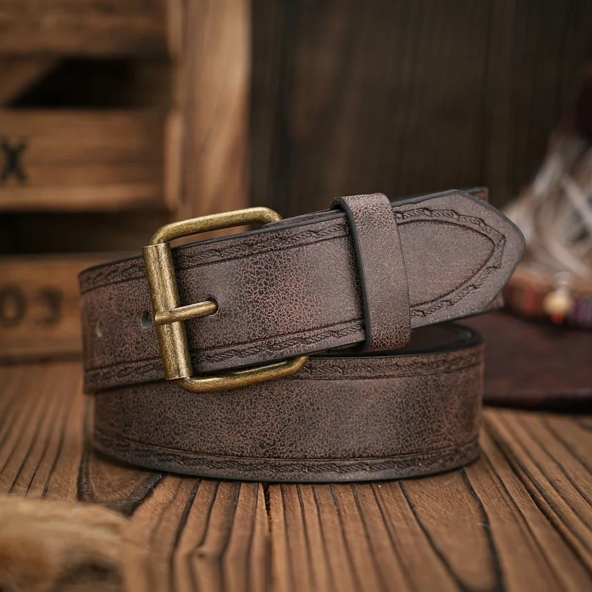 A Men's and Women's Matching Belt with Retro Button Closure, PU Faux Thread Embossed Belt, Casual Style, Versatile.