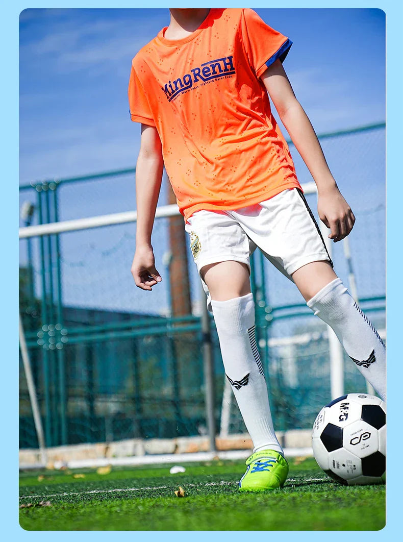 Kids Soccer Shoes Boys Grils Football Boots Non-Slip Training Indoor Outdoor Unisex Athletic Shoes Breathable Ultralight Sports