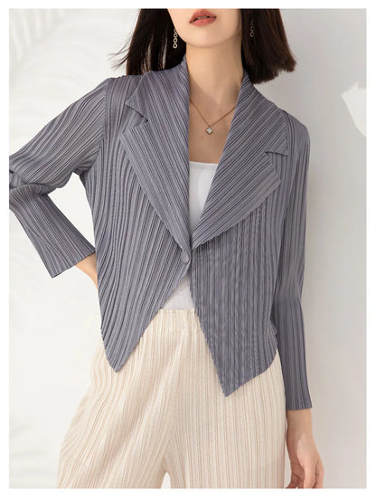 Miyake Pleated Coat Women's Early Autumn New Style 2023 Fashionable Versatile Suit Collar One Button Temperament Short Suit Top