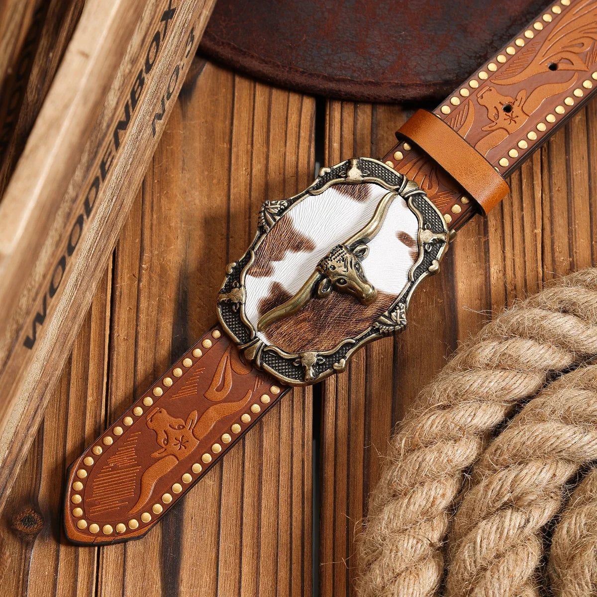 A PU Belt Suitable for Both Men and Women, Combining the Style of Western Denim and Retro, Is Perfect for Daily Casual Outings