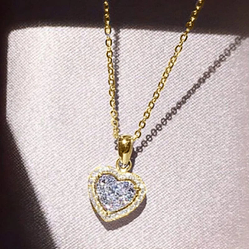 2.3mm Round Halo Moissanite Necklace Exquisite 14K Gold Filled Heart-shaped Pendant Necklaces For Valentine's Day Jewelry