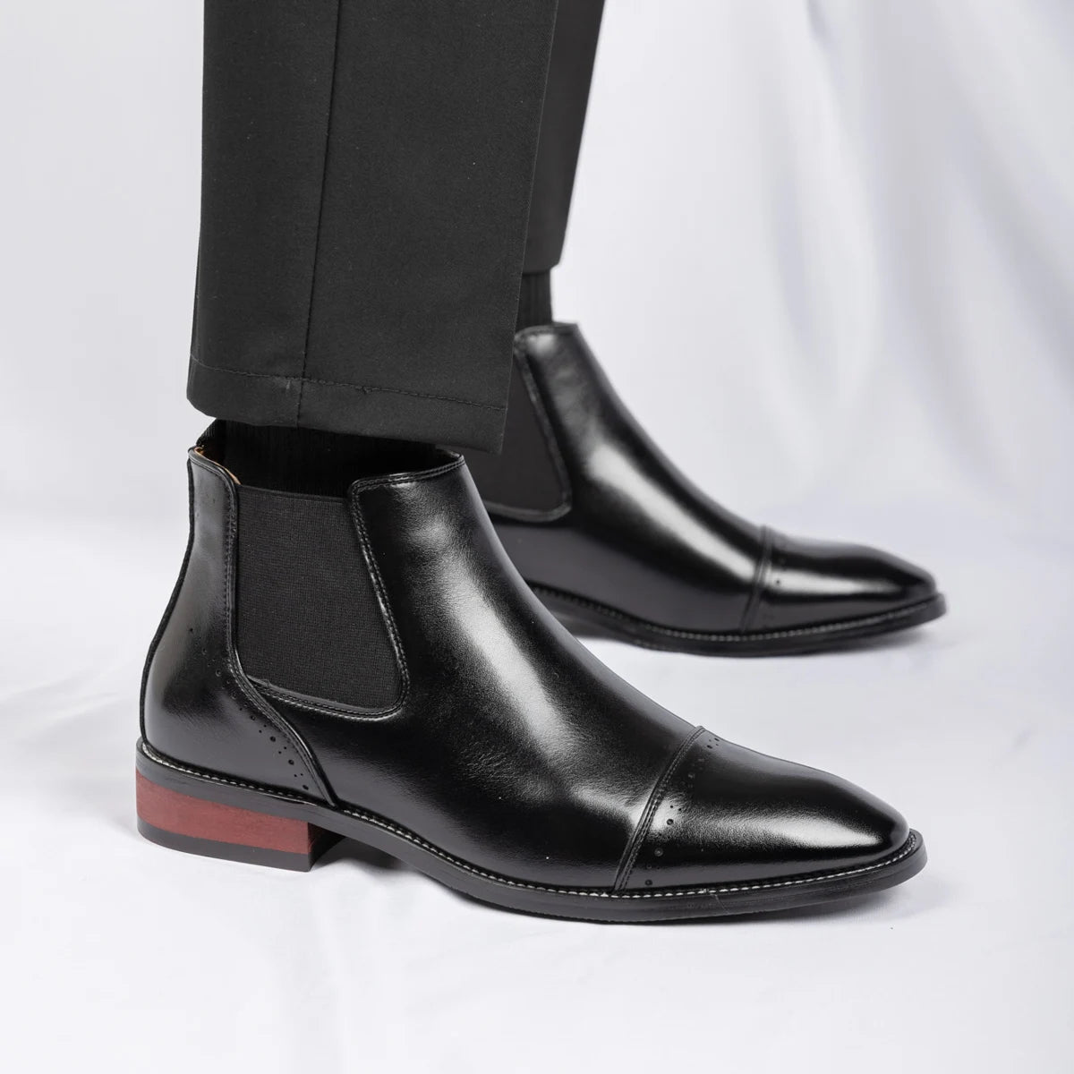 2025 Retro Men's Solid Color Pointed Business Ankle Boot  Comfortable Wedding  Party Shoe Breathable  And  Anti-Slip Ankle Boots