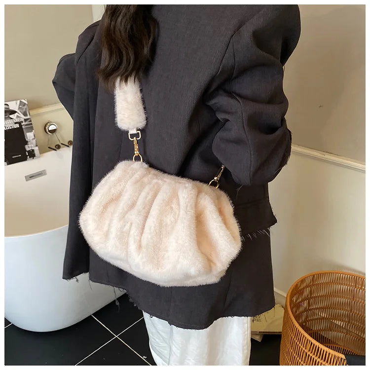 New Womens Shoulder Bag Fluffy Crossbody Bag Vintage Faux Fur Cloud Purse for Autumn Winter Commuting Simplified Storage Bags