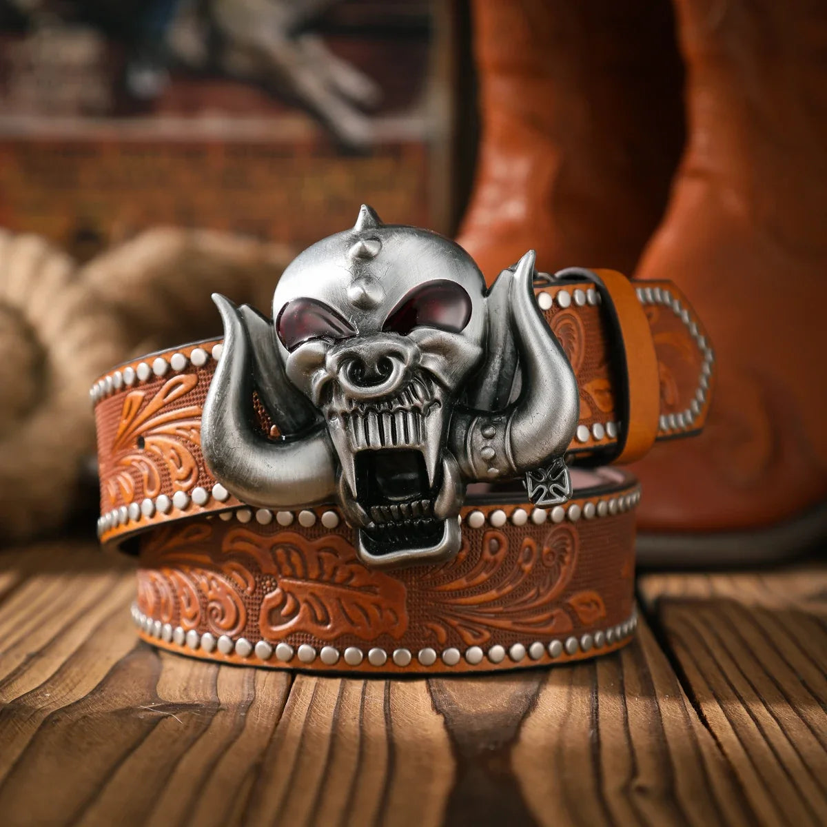 A Casual and Retro Belt, a Waist Accessory for Western-Style Clothing, Metal Buckle, PU Belt, Suitable for Both Men and Women