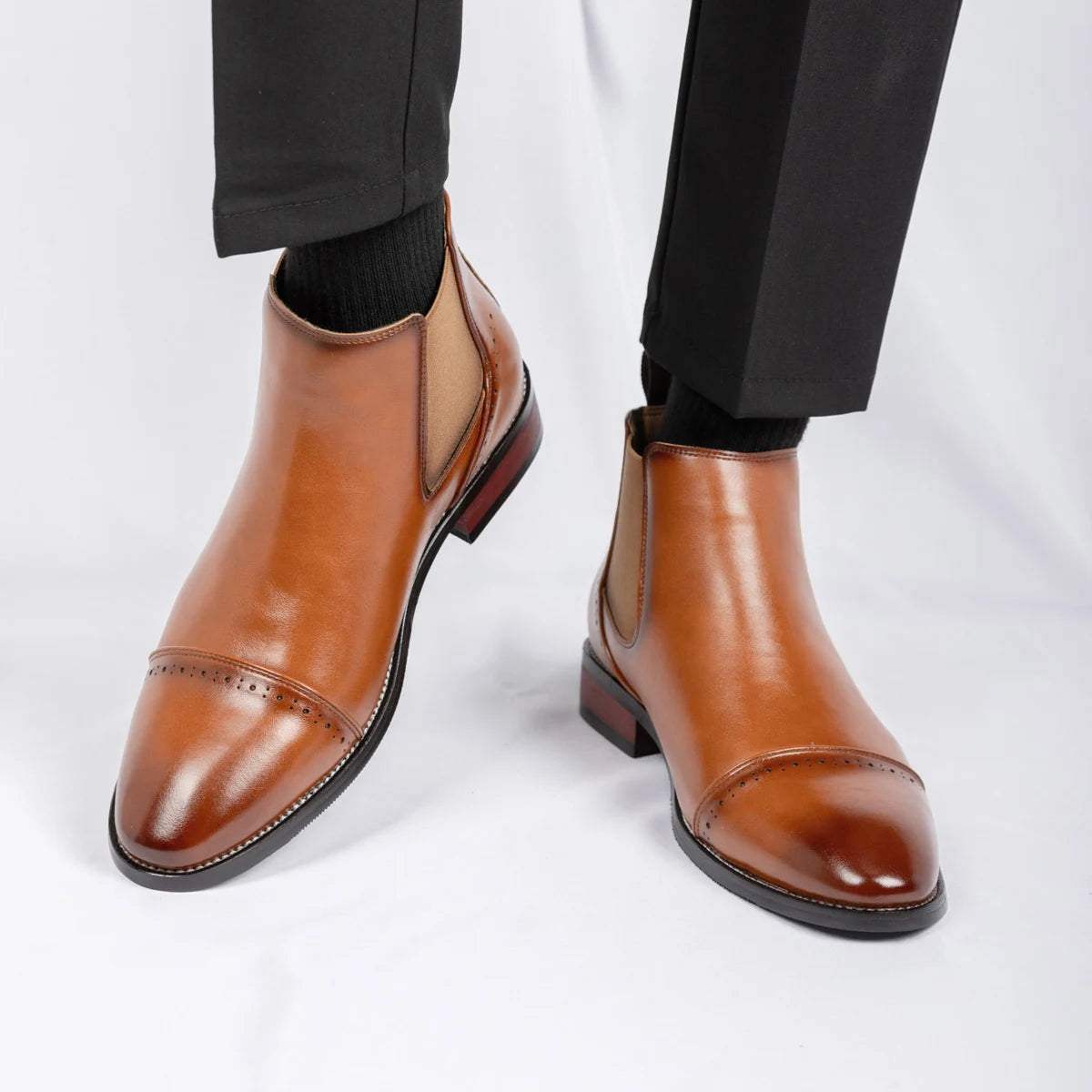 2025 Retro Men's Solid Color Pointed Business Ankle Boot  Comfortable Wedding  Party Shoe Breathable  And  Anti-Slip Ankle Boots