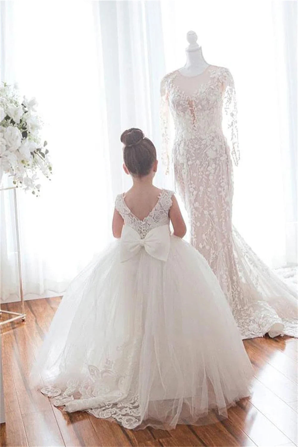 Cute Flower Girl Dresses for Wedding Big Bow Appliques Long Little Pageant Gowns Girls White Tulle First Communion Gowns