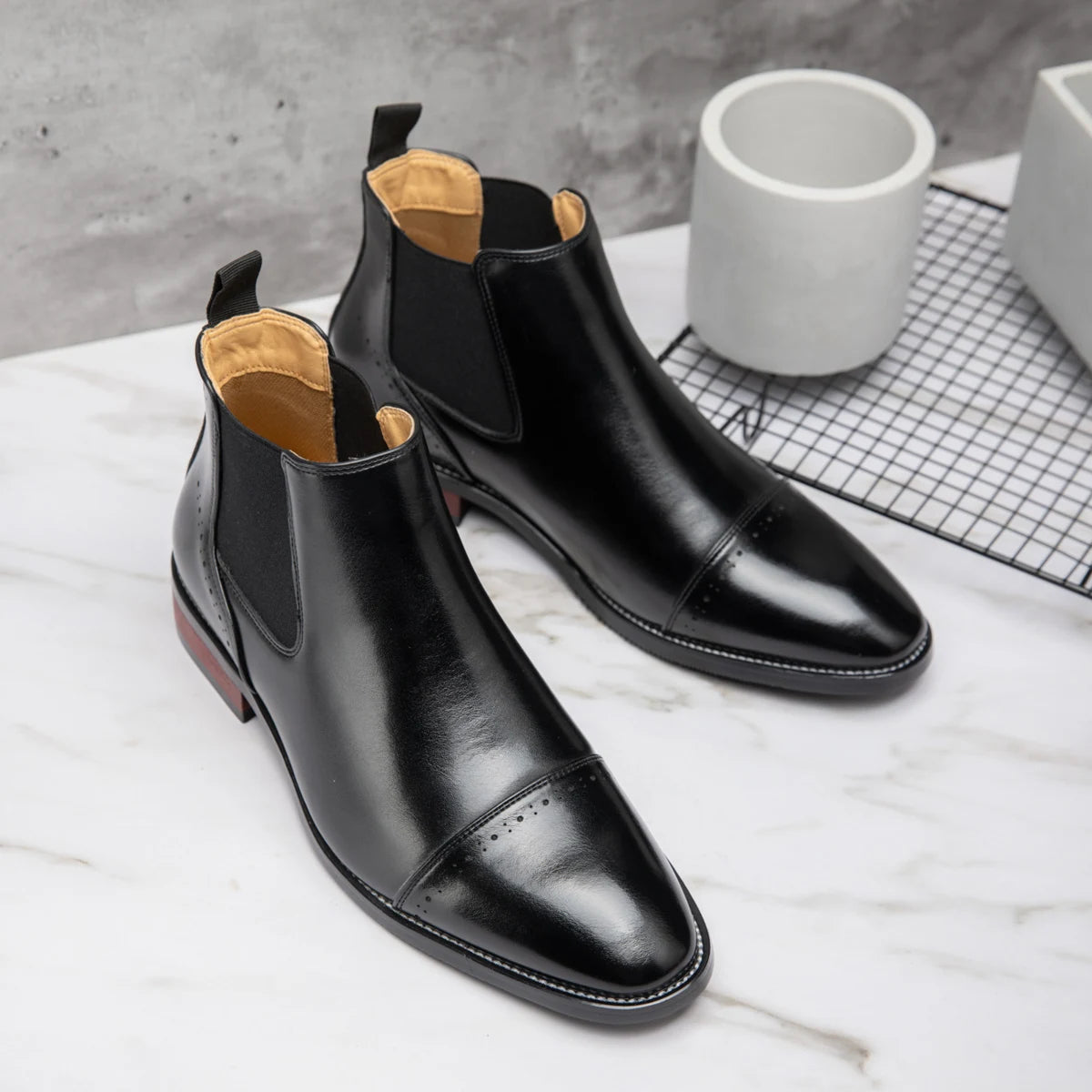 2025 Retro Men's Solid Color Pointed Business Ankle Boot  Comfortable Wedding  Party Shoe Breathable  And  Anti-Slip Ankle Boots