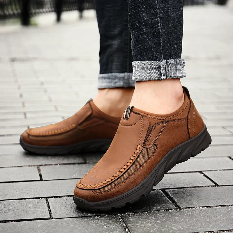 Fashion Leather Men Casual Shoes Retro Mens Loafers Moccasins Breathable Slip on Driving Shoes Mens Walking Sneakers Size 39-48