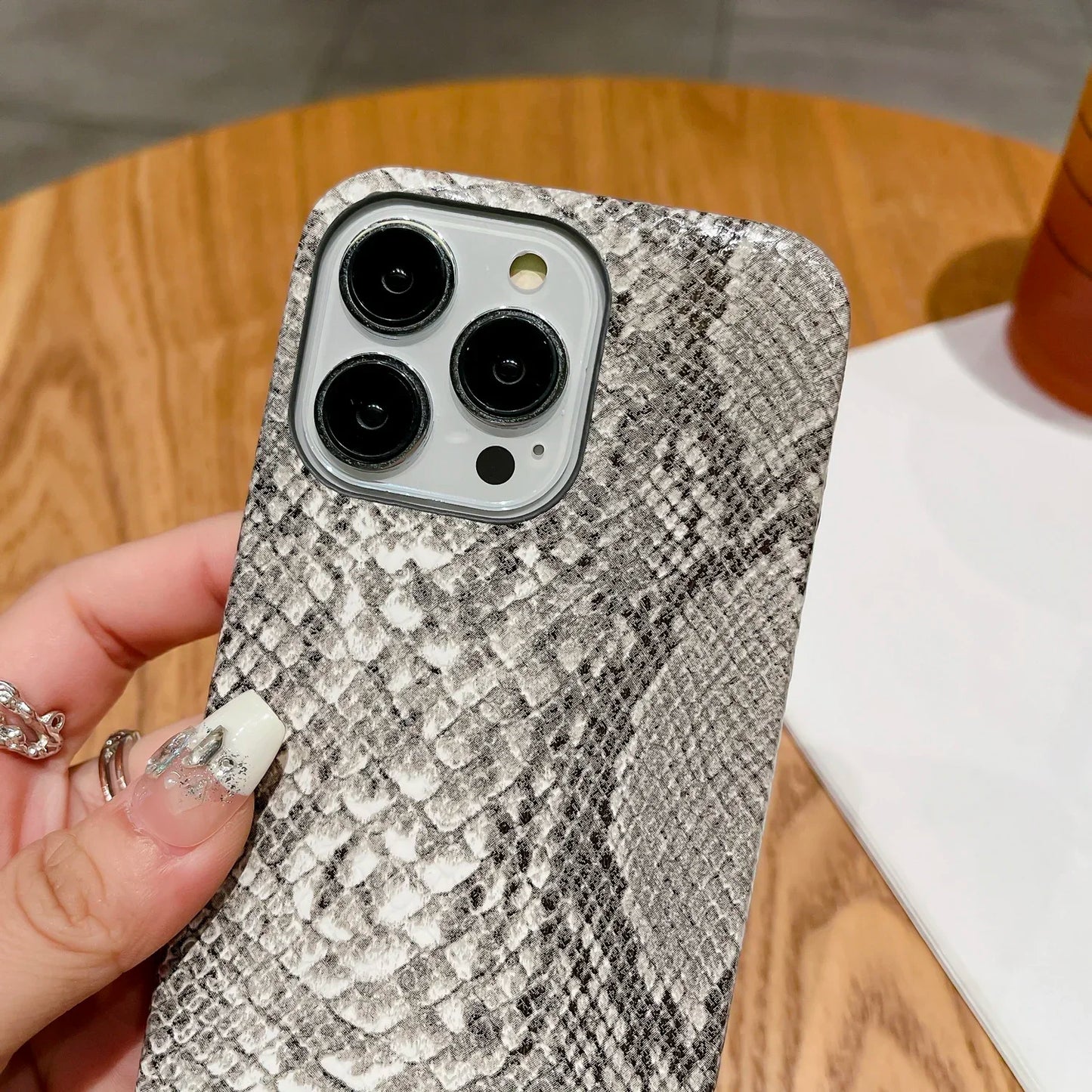 Luxury Snake Texture Leather Phone Case for iPhone 16 15 14 Pro Max Plus 13 12 11 Cases Leather Soft Cover Woman Girl