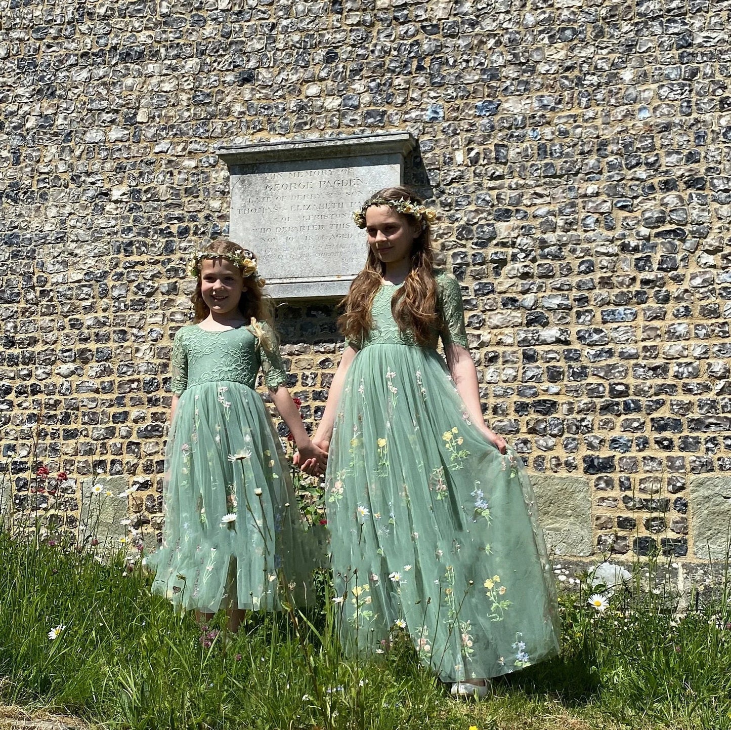 Cute Flower Girl Dresses for Wedding Big Bow Appliques Long Little Pageant Gowns Girls White Tulle First Communion Gowns