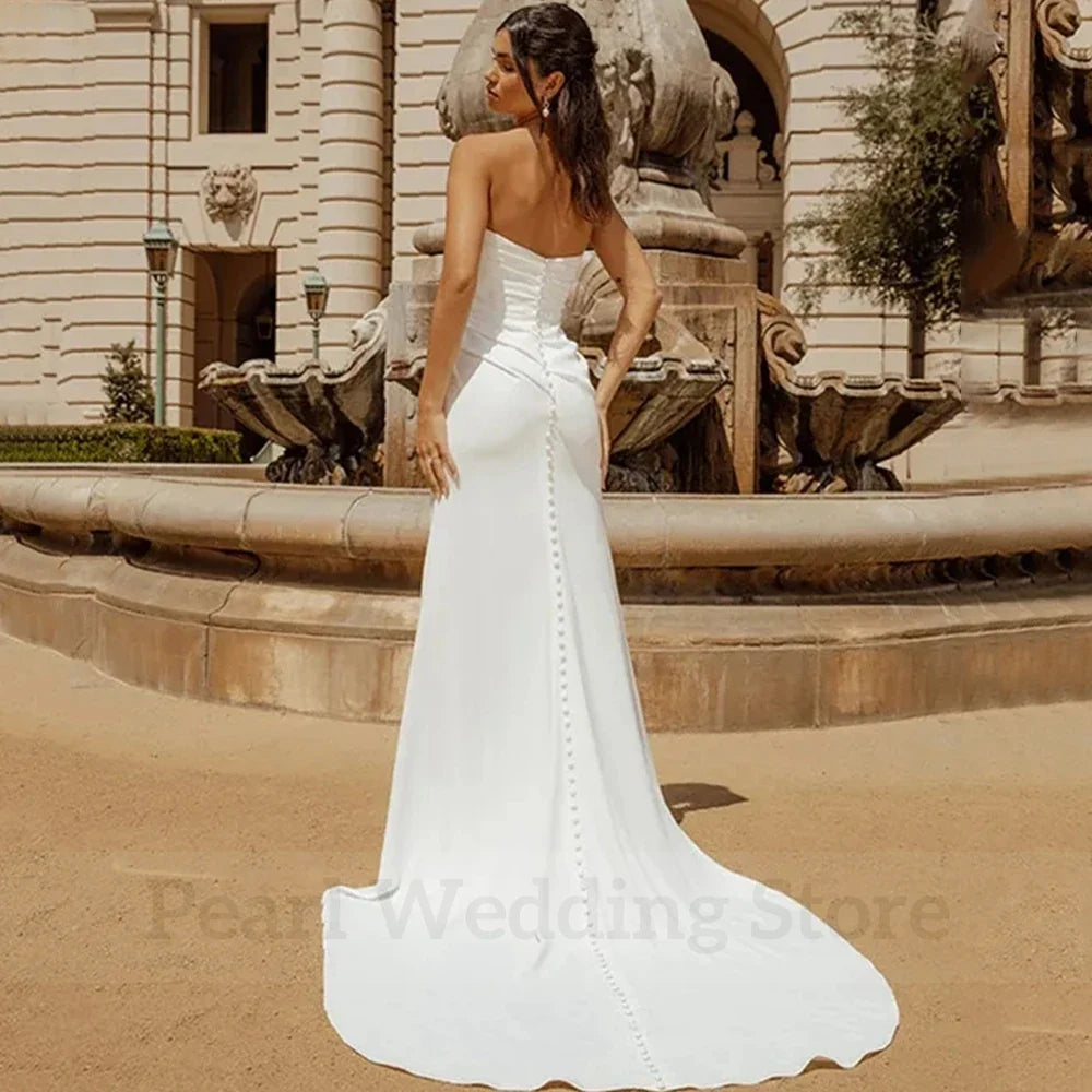 Simple Pleat Strapless Sheath Wedding Dress Sexy Open Back with Buttons Sweep Train Bridal Sleeveless Side Slit Customized Gown