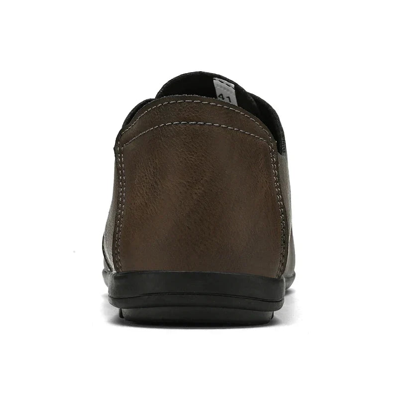 Men's leather shoes soft soles four seasons plus size casual leather shoes fashion trendy youth party Versatile driving shoes