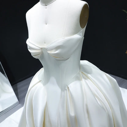 Elegant Sweetheart Off White Satin Wedding Dress for Women Luxury Long Train Corset Simple Bride Dress SW010