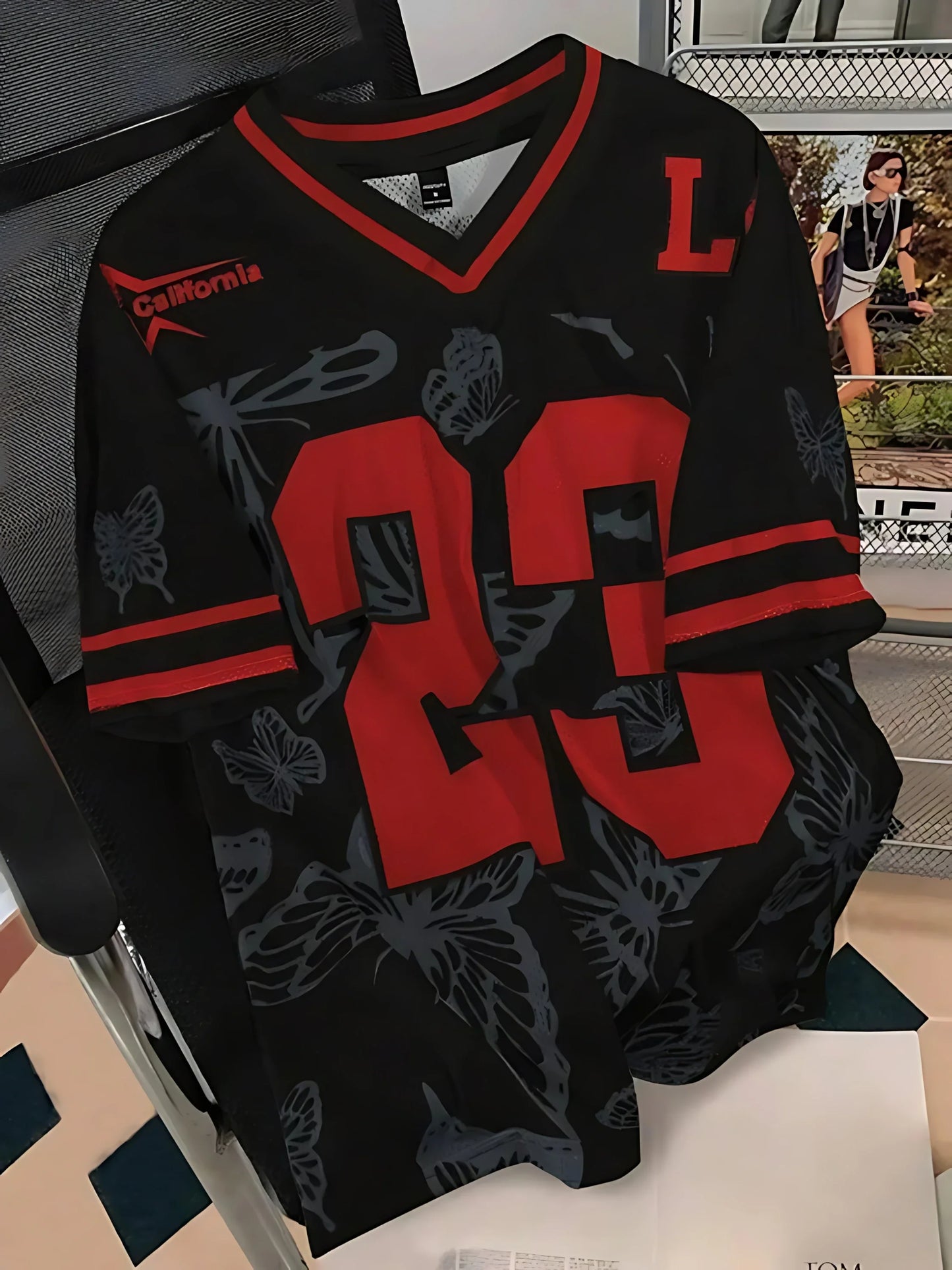 2025 Summer New Men's T-shirt Casual sporty breathable and lightweight V-neck men's T-shirt