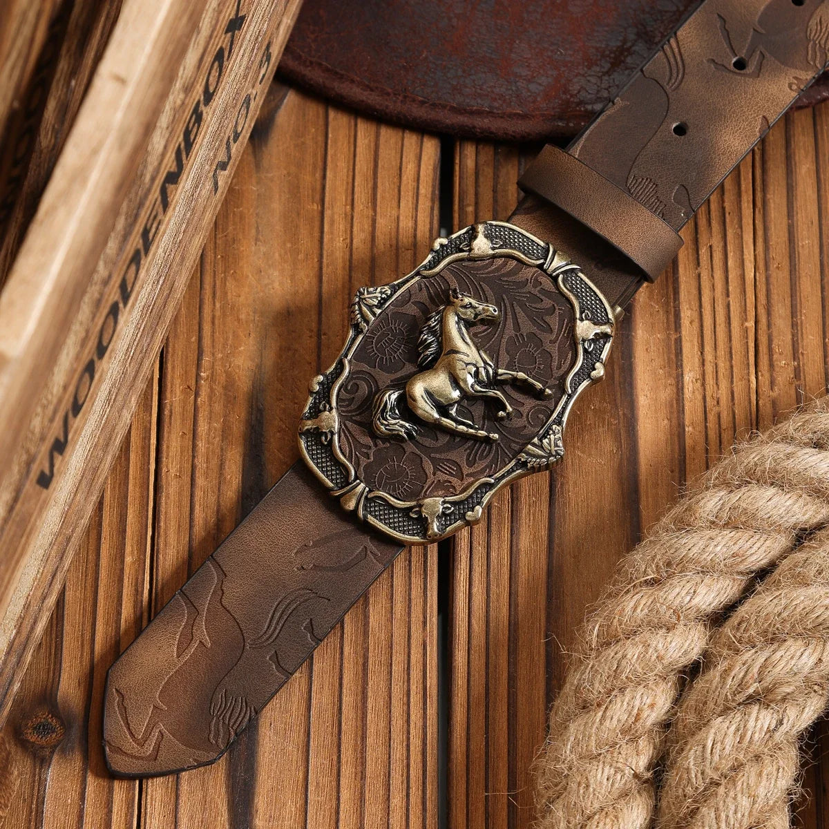 A PU Belt Suitable for Both Men and Women, Combining the Style of Western Denim and Retro, Is Perfect for Daily Casual Outings