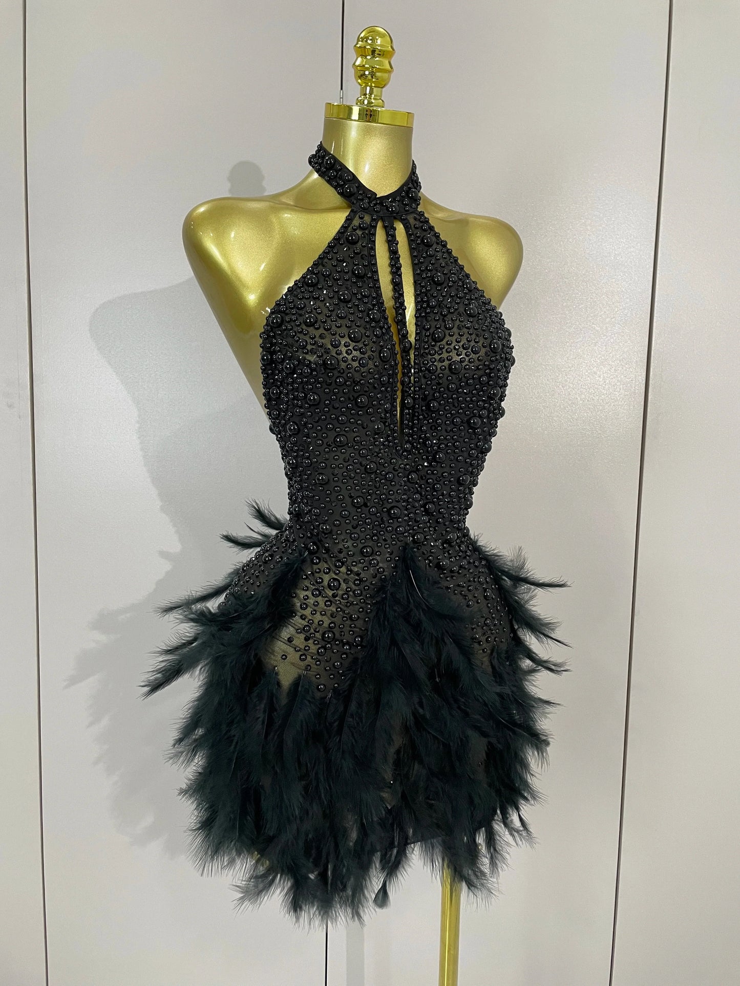 Women Luxury Rhinestones Pearls Feathers Halter Backless Short Dress Women Sexy Celebrate Birthday Dress Nightclub Stage Costume