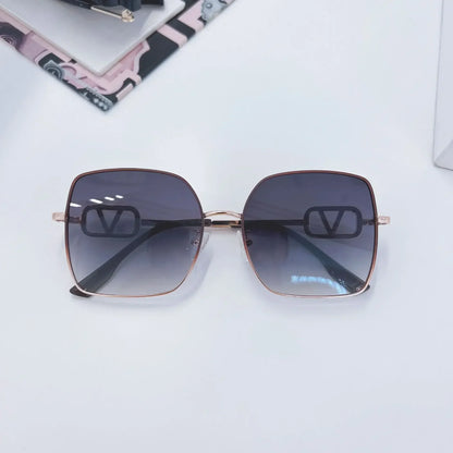 2025 New Fashion Metal Square Polarized Sun Glasses Women Luxury Diamond UV400 Sunglasses Ladies Oversized Eyewears Gafas De Sol