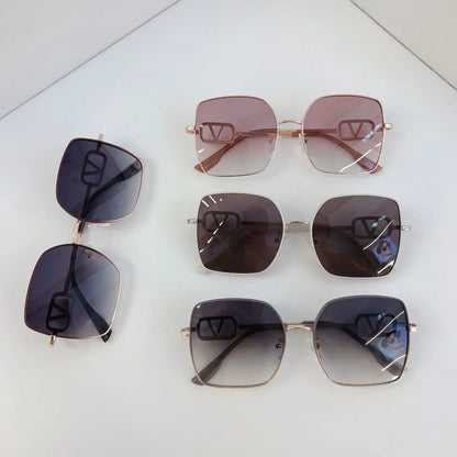 2025 New Fashion Metal Square Polarized Sun Glasses Women Luxury Diamond UV400 Sunglasses Ladies Oversized Eyewears Gafas De Sol