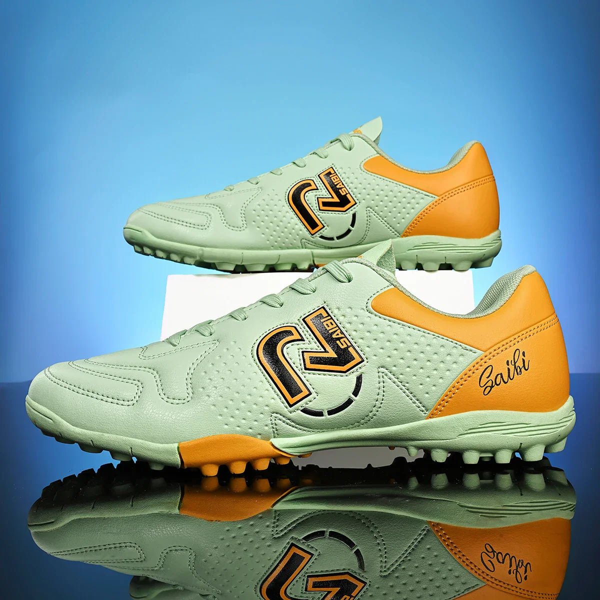 Men's football shoes TF broken nail outdoor sports shoes, wear-resistant and anti slip, exclusive to sports enthusiasts